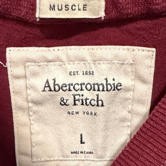 Vintage Abercrombie & Fitch Maroon Tee with Logo - Picture 3 of 4